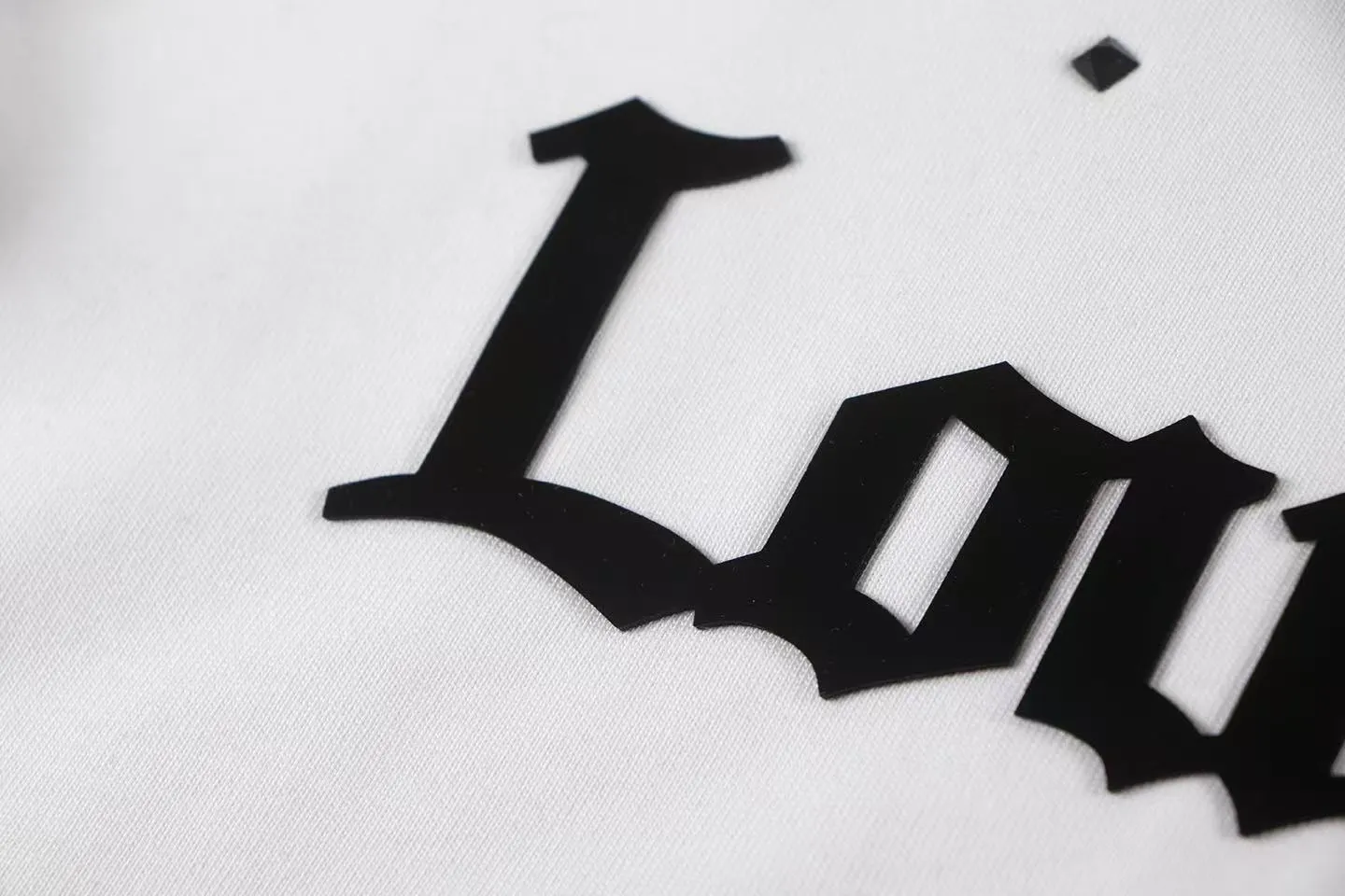 🅿️160 Style: 2026 new LOUIS VUITTON short-sleeved T-shirt Material: hot diamond process, high version 300g double yarn combed cotton Size: S～XL Color: white Style number: Z033